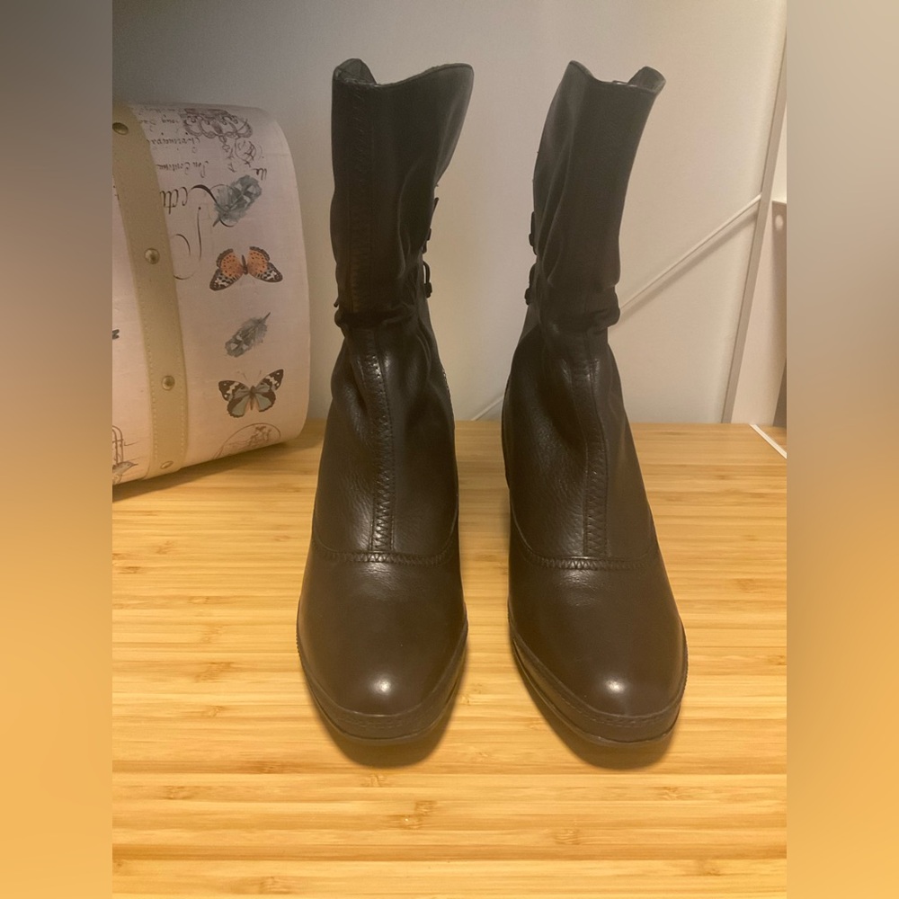 CLARKS Black Leather Ankle Boots – Classic & Comfortable